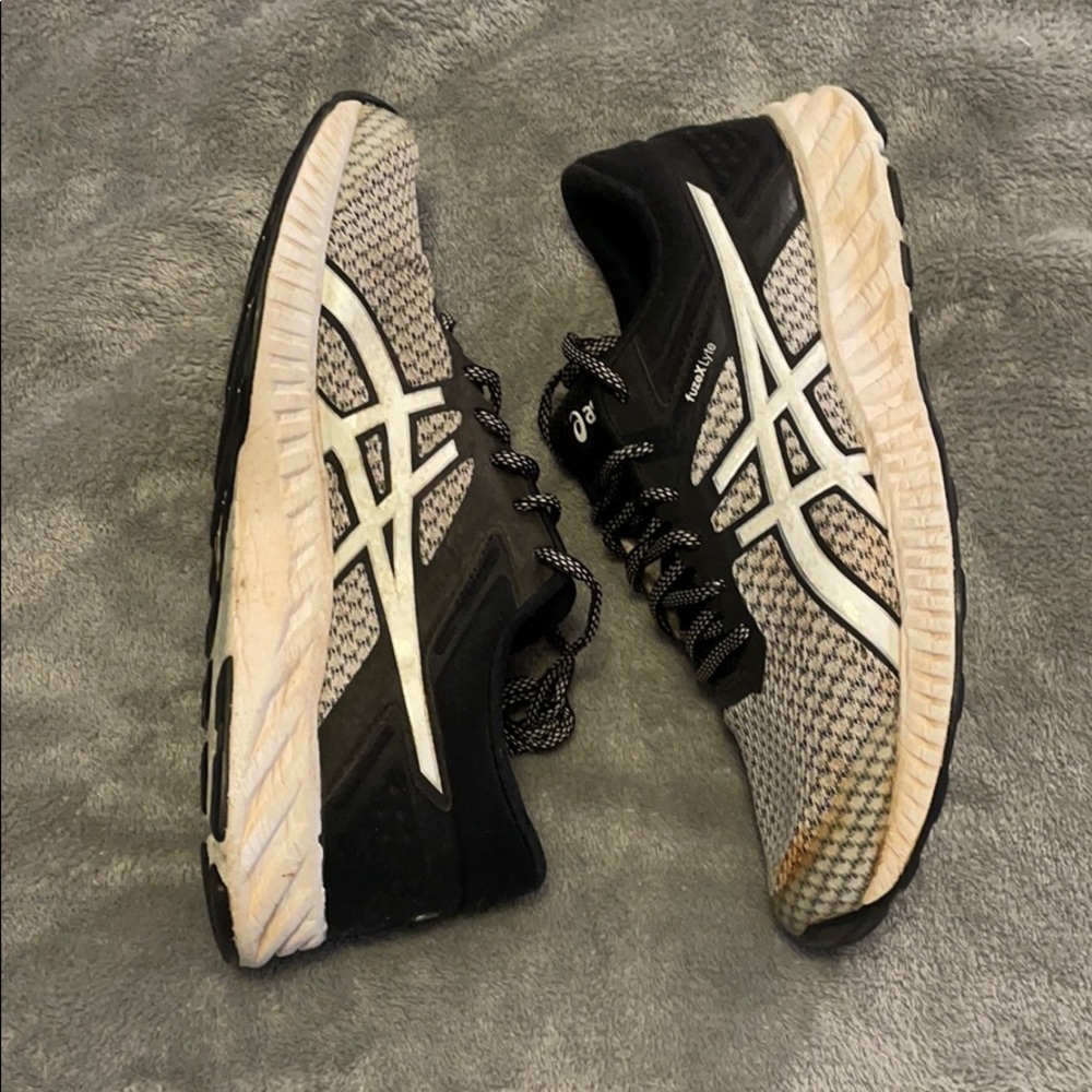 ASICS running shoes - Picture 3 of 8